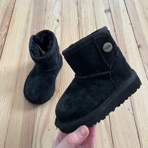 UGG Toddler Bailey Button II Black Suede Winter Ankle Boots Size 6T Casual Fur